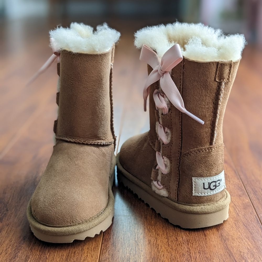 NWOT UGG Toddler Pala Boots Size 10